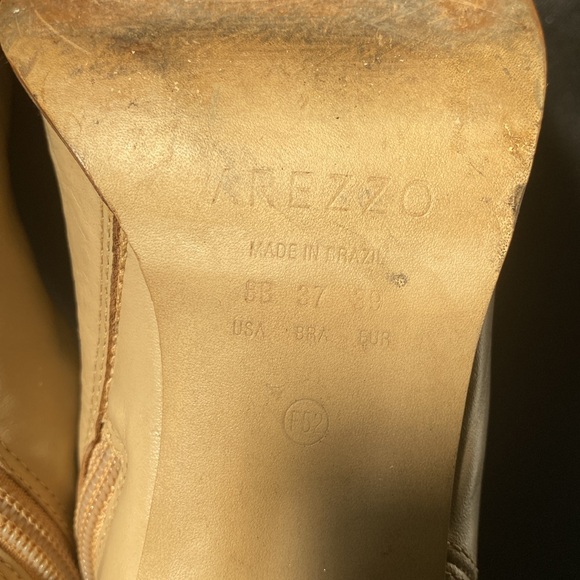 Vintage tan leather booties. Made in Brazil. Size 8B. Bra. 37. EUR. 39. - Picture 14 of 15